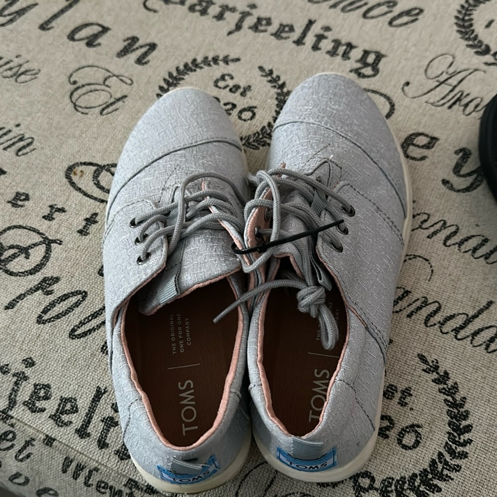 Brand new toms women del rey shoes.